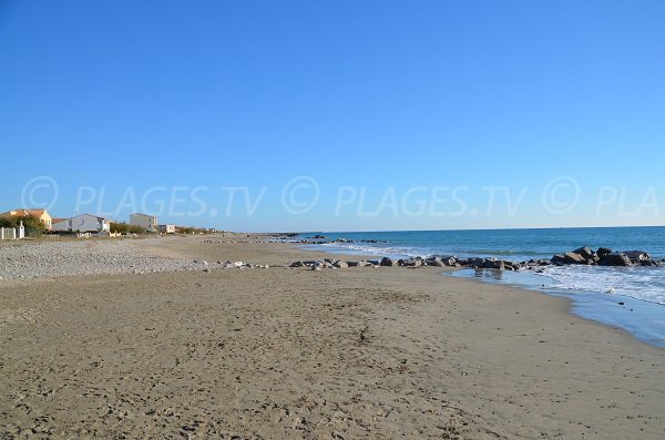 Photo de la plage de l'entrée de Frontignan en direction du port de Plaisance
