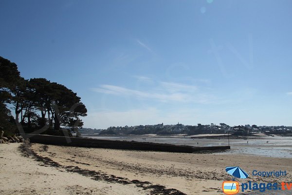 Digue pour les bateaux sur l'ile de Callot