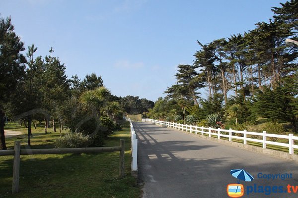 Accès à la plage sur la presqu'ile de Perharidi