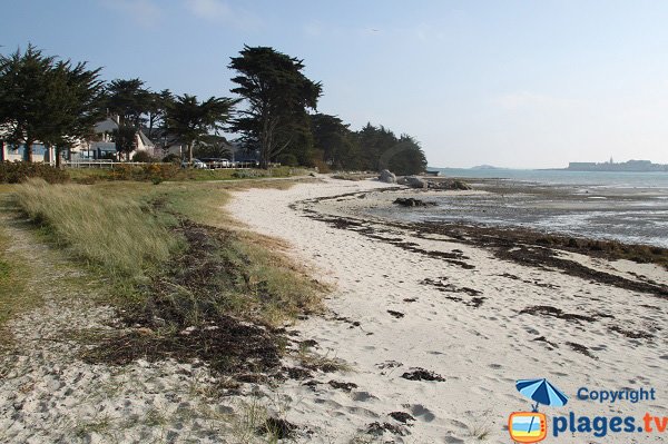 Photo de la plage à l'entrée de la presqu'ile de Perharidi