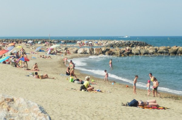 Photo de la plage à côté du port de Sainte Marie dans les Pyrénées Orientales