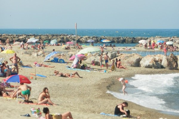 Plage à côté du port à Ste Marie dans le 66