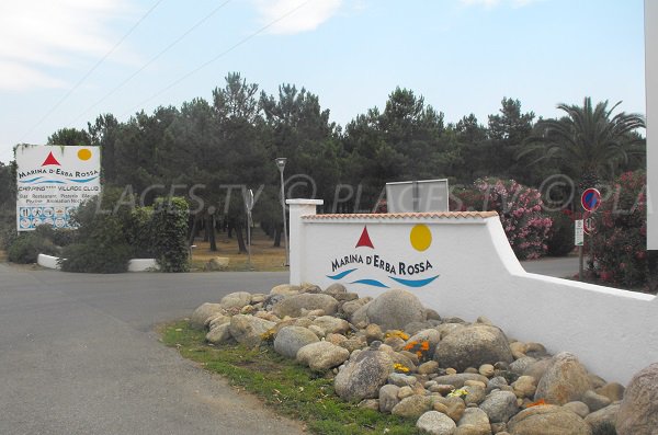 Access to the beach of Erba Rossa Marina in Corsica