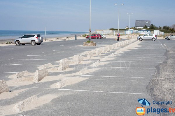 Parking of Ermitage beach in Donville