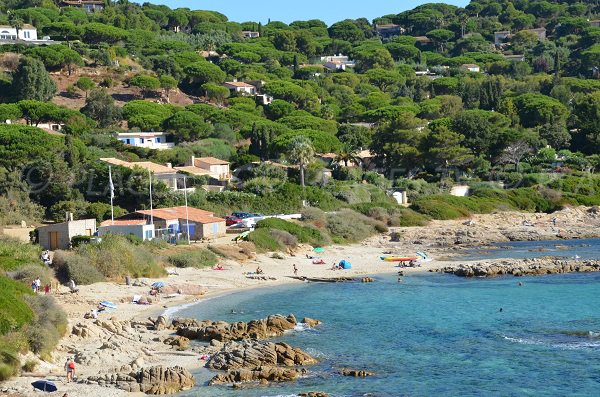 Poste de secours sur la plage de l'Escalet