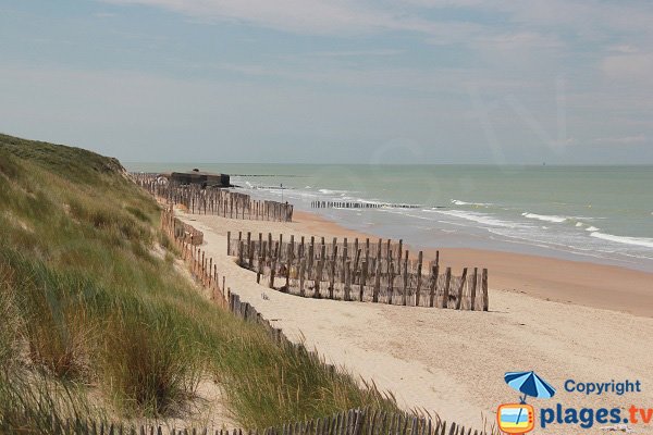 Plage des escardines avec vue sur le bunker