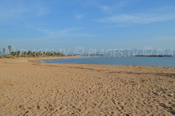 Une anse de la plage de l'Esclamandes de St Aygulf