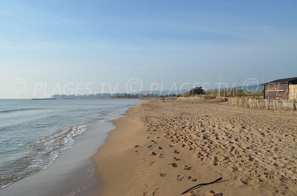 Strand in der Nähe des Teiches Villepey