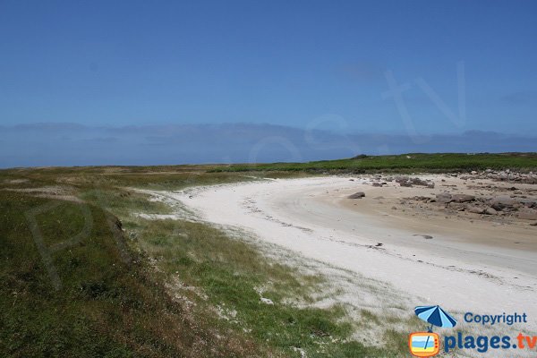 Plage à l'est de l'ile d'Aganton à Pleumeur-Bodou