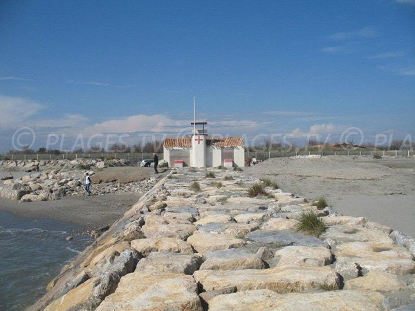 Spiaggia sorvegliata (Est, Saintes Maries de la Mer)