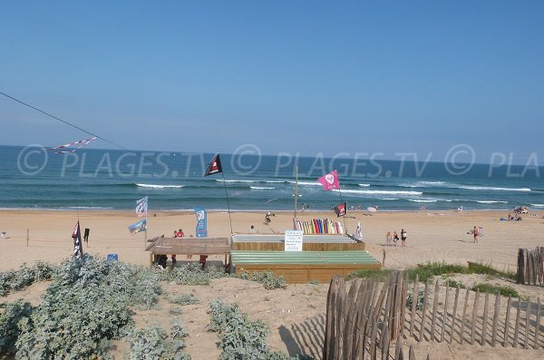 Ecole de surf sur la plage des Estagnots à Seignosse