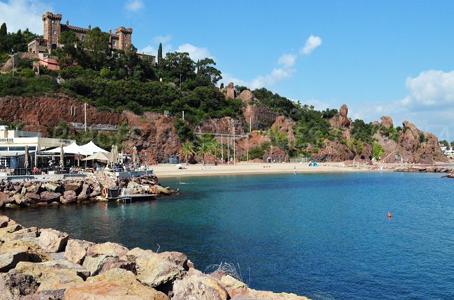 Plage de la Rague à Mandelieu - départ de l'Esterel