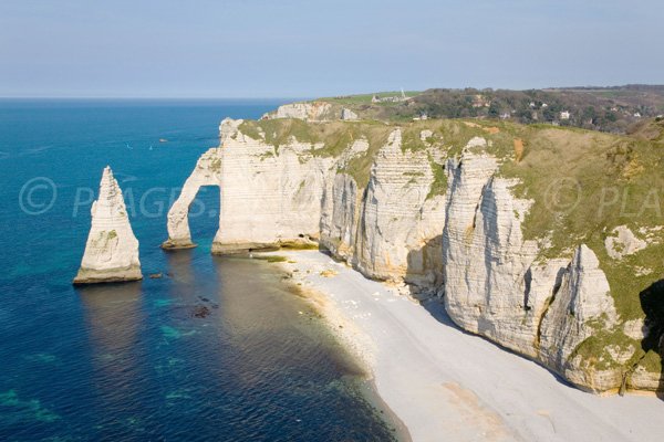 Vue aérienne sur la plage d'Etretat