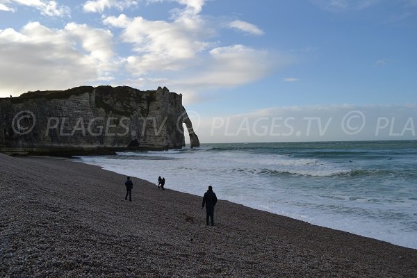 Photo of the Etretat beach in winter