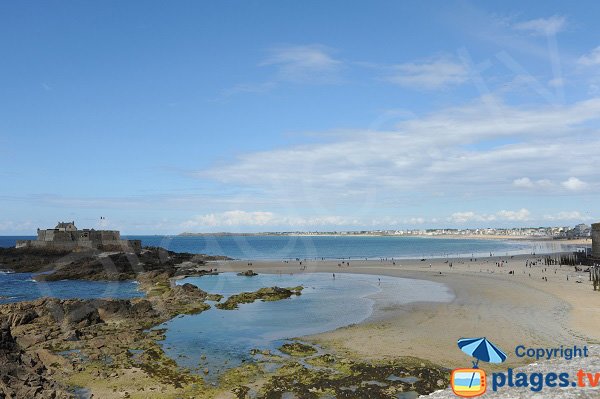 Plage à côté du Fort National de Saint Malo