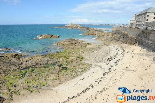 Bucht in der Altstadt von St Malo