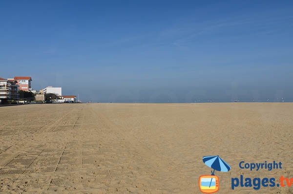 Foto della spiaggia Eyrac a Arcachon vicino al porto