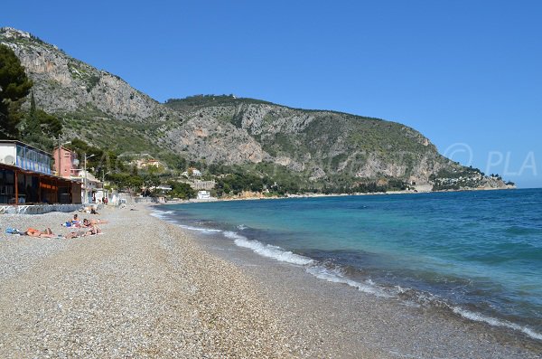 Plage de galets à Eze