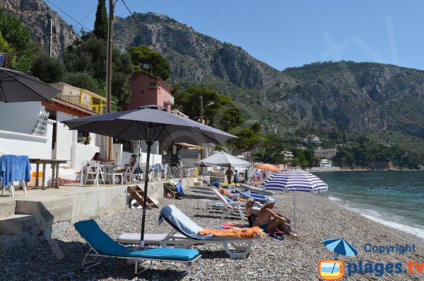 Cabanons sur la plage d'Eze