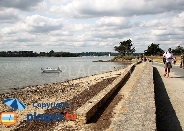 Boat ramp on Falaise Beach - Arz