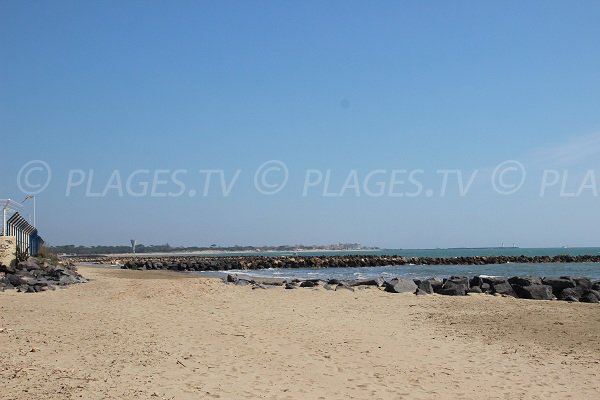 Plage de la Farinette avec vue sur la plage du Clot de Vias