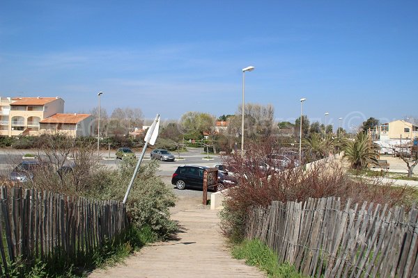 Parking et accès à la plage de Farinette à Vias