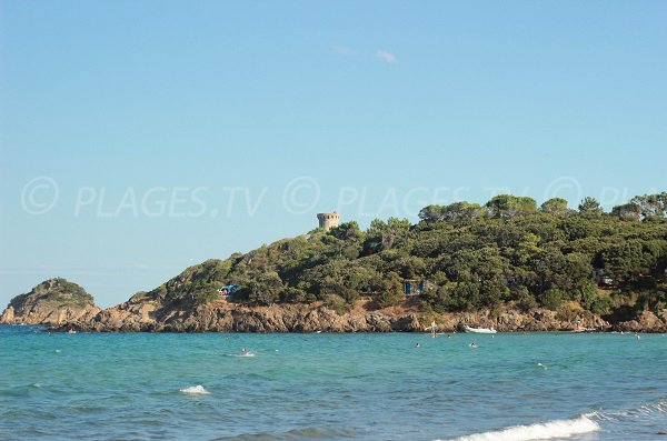 Tour de Fautea vue depuis la plage - Corse du Sud