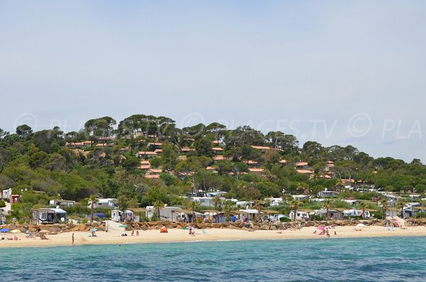 Plage de la Favière à Bormes vue depuis la mer