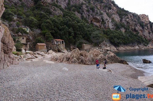 Stone beach in Piana - Ficajola