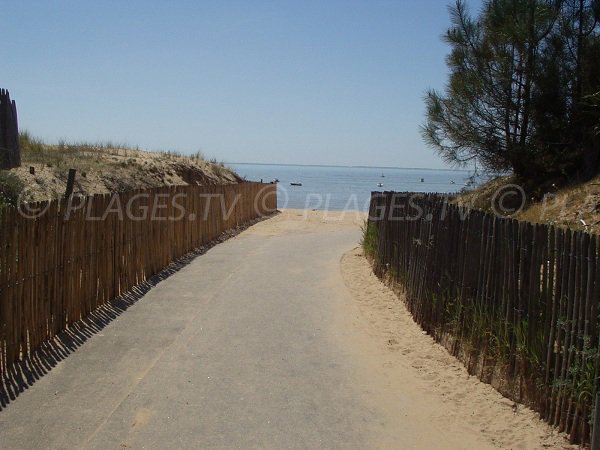 Access of Flandre Dunkerque beach in La Tranche