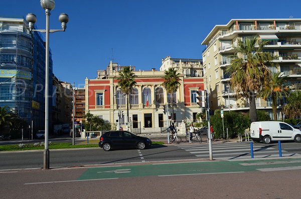 Strand gegenüber dem Mittelmeer-Universitätszentrum