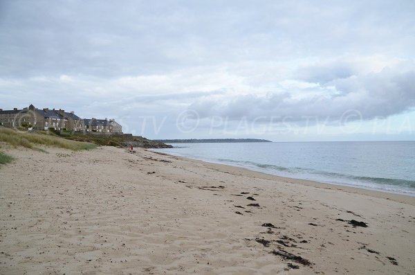 Beach near thalassotherapy center of Arzon