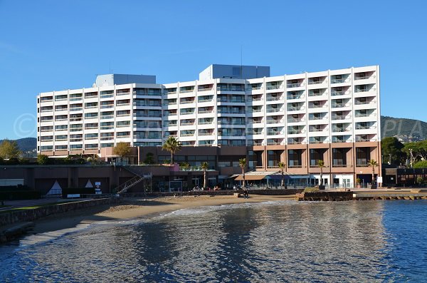 Plage de sable derrière le casino de Mandelieu la Napoule