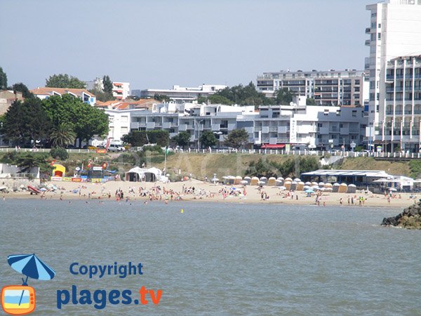 Photo de la plage de Foncillon en été - Royan