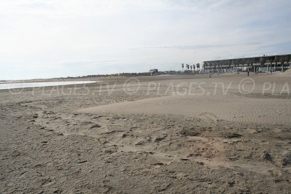 Promenade de Sète vue depuis la plage de la Fontaine