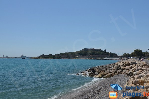 Ende des Strandes von Fontonne - Antibes