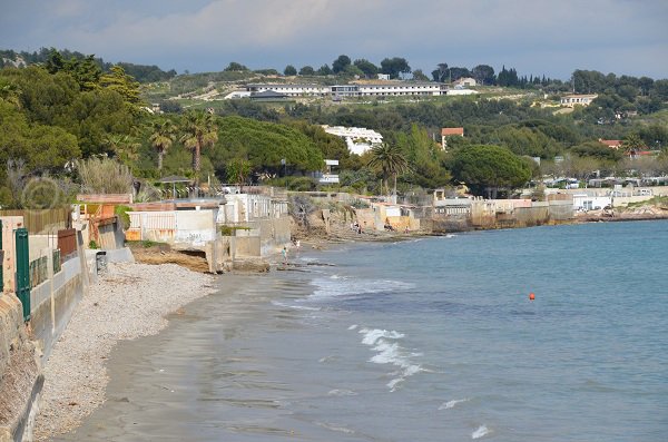 Plages de galets dans la baie de la Vierge à La Ciotat