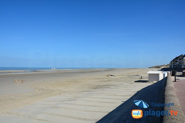 Vue sur les dunes au nord de la plage centrale de Fort Mahon