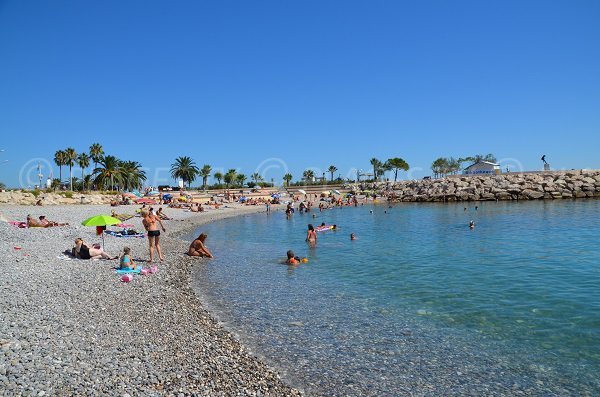 Plage à côté du musée Cocteau de Menton