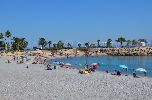 Vue générale de la plage Fossan de Menton