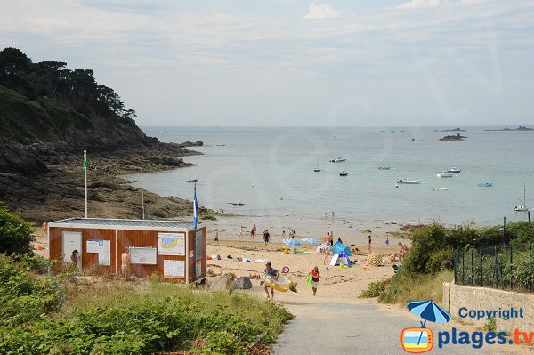 Photo of Fosse aux Vaults beach in Saint-Lunaire - France