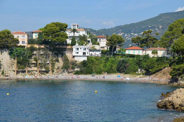 Vue globale de la plage des Fossettes au Cap Ferrat