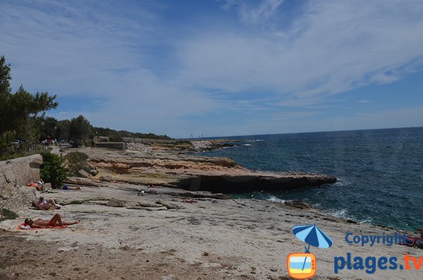 Glatte Felsen in der Calanque du Four à Chaux - Sausset les Pins