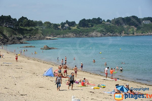 Plage de la Fourberie avec vue sur la pointe Bellefard - St Lunaire