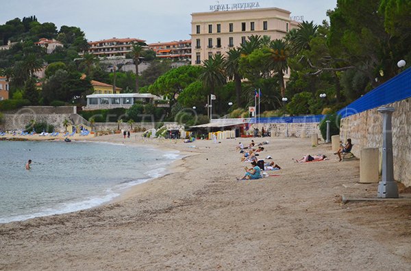 Plage dans la baie des Fourmis avec des plages privées