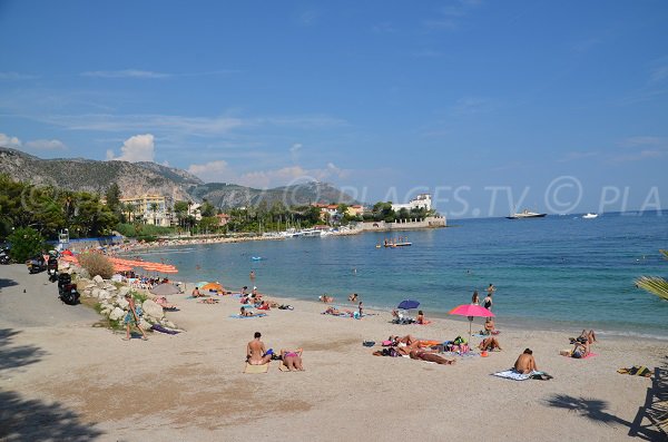 Plage publique à Beaulieu entre les deux plages privées