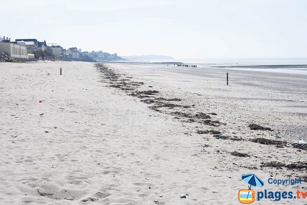 Plage du Fourneau de Granville avec vue sur St Pair sur Mer