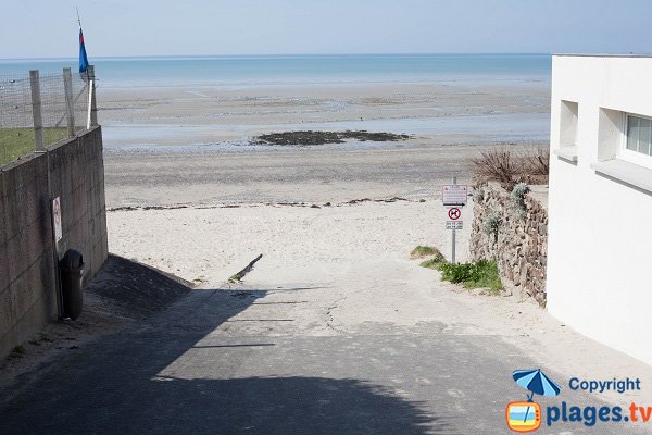 Accès à la plage du Fourneau de Granville