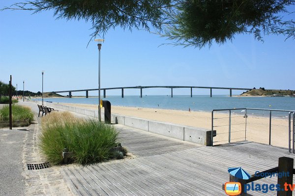 Promenade piétonne le long de la plage de Fromentine