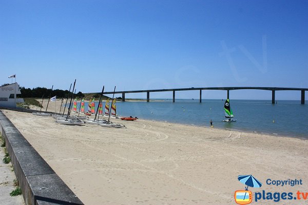 Poste de secours et centre nautique de la plage de Fromentine - La Barre de Monts